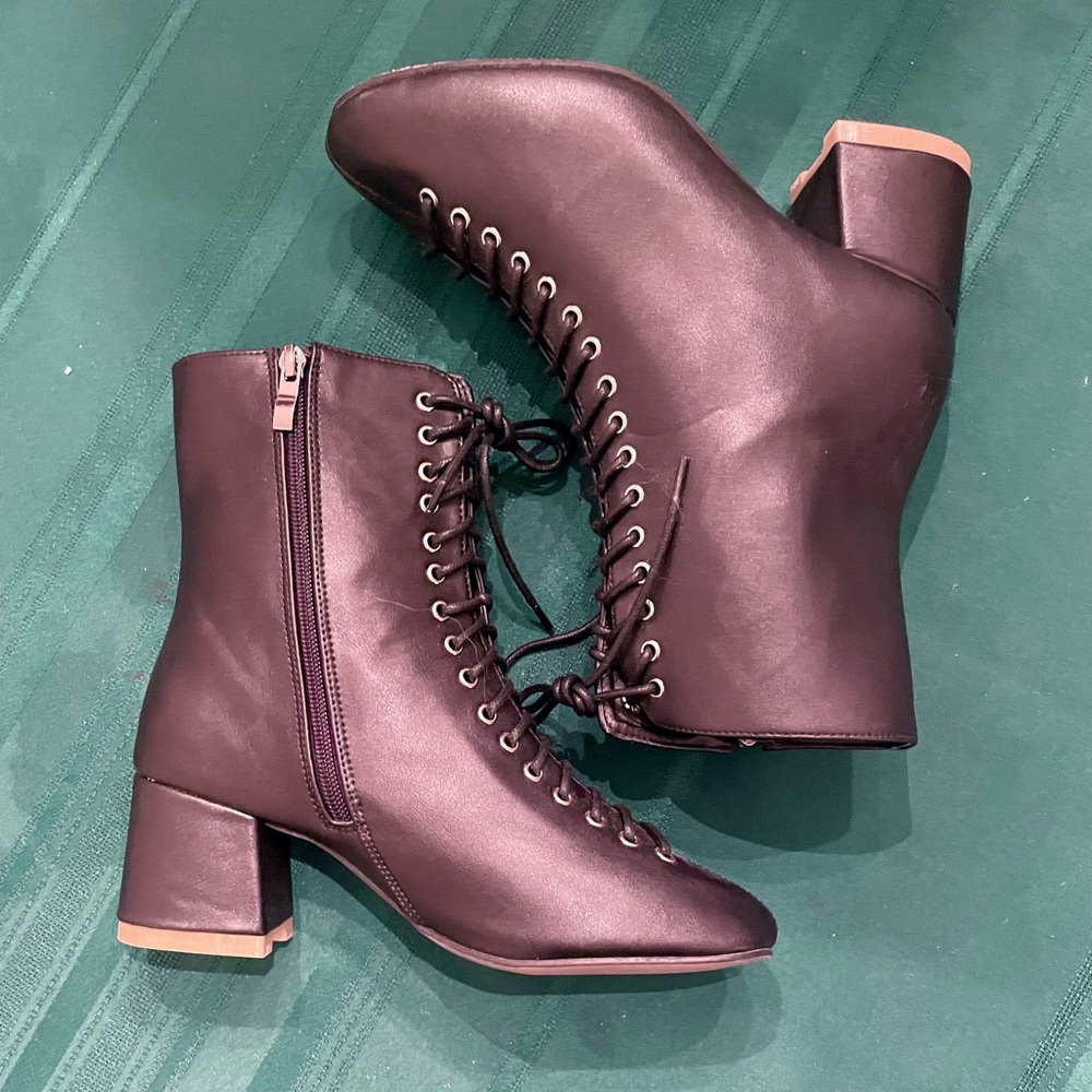 Black Lace-up heeled Boots